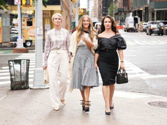 Asimismo, presenciamos el comeback de una de las series más icónicas de la historia. En diciembre fue el estreno de And Just Like That, una continuación de Sex And The City con el cast original (bueno, a excepción de Kim Cattrall).