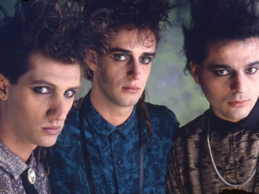 6. Cuando Pase El Temblor<br/>Emblemático tema, el cual aún es uno de los favoritos para recordar al artista. Algunas personas asociaban la letra de la canción con lo ocurrido con el cantautor, quien permaneció dos años en estado de coma, para muchos esperando a que pasara el temblor.<br/>