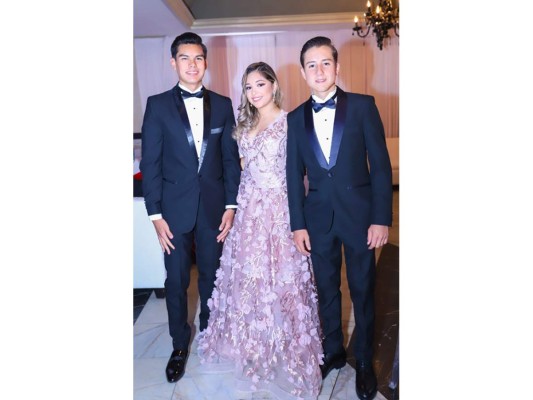 Alejandro Díaz, Andrea Paredes y Alberto Gutierrez
