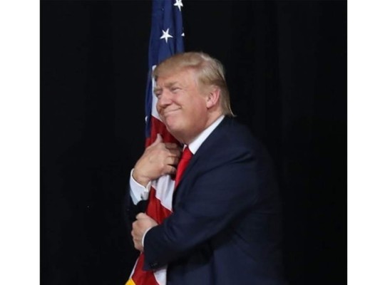 No podía faltar el Presidente de Estados Unidos, el polémico Donald Trump quien comentó con una particular imagen: “Feliz 4 de Julio. ¡Nuestro país va muy bien!”