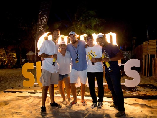 Corona le regaló a Honduras un espectacular Summertime Sunset Roatán 2018