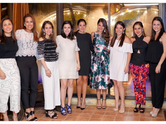 Gabriela Funes, Gloria Pineda, Giselle Maalouf, Ana Turcios, María José Albir, María Fernanda Welchez, Jacqueline Casco, Elisa Lazarus y Alejandra Kawas.