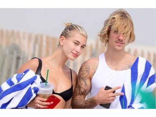 Justin Bieber y Hailey Baldwin<br/>Después de retomar su relación por segunda ocasión, la pareja viajó a Las Bahamas y se rumora que se han comprometido.