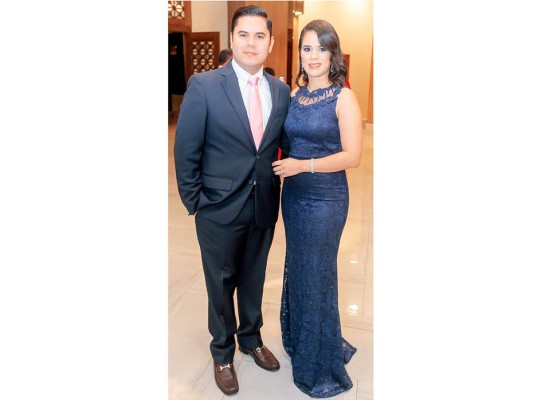 Lisandro Mejía y Sandra Torres celebran ceremonia eclesiástica