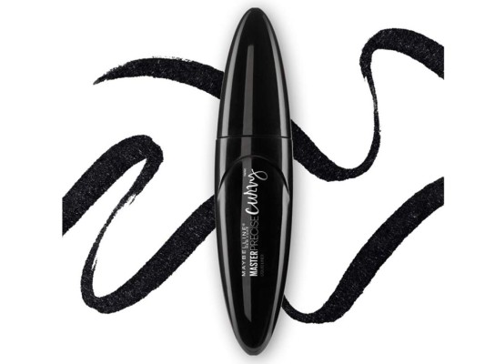 Master Curvy, imposible resistirse a este nuevo liquid eyeliner de larga duración, además es muy fácil de usar gracias a su diseño.