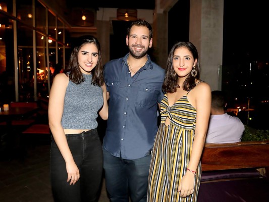 Ivanna Zummar, Gabriel Verdial y Catherine Zummar. Foto: Gerson Alachán