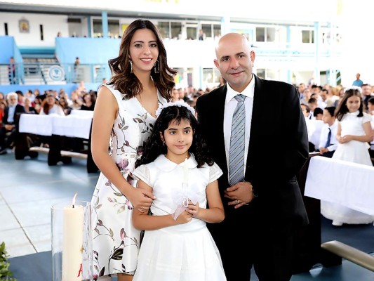 Estudiantes de Macris School realizan su primera comunión