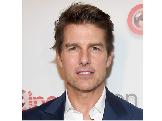 Tom Cruise<br/>El actor tuvo que estudiar en diez escuelas debido al trabajo de sus padres además de sufrir bullying por su dislexia y su baja estatura.