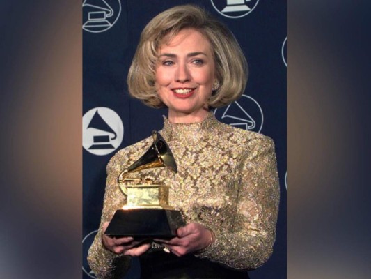 En 1996 obtuvo el Grammy a mejor álbúm hablado por su versión en audio de su libro ' Es labor de todos Dejemos que los niños nos enseñen', considerado como algo muy particular por la Academia de la Música