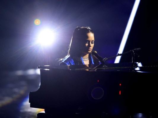 ¡Otra de las presentaciones más esperadas de la noche! Demi Lovato da una poderosa interpretación de su nuevo tema 'Commander in Cheif'.