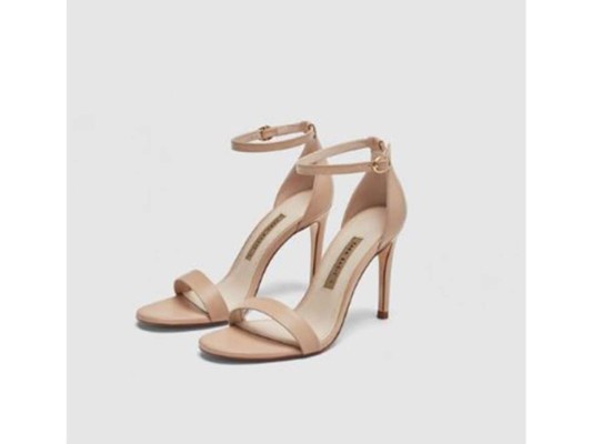 Zara: Stilettos de cuero con correa en el tobillo