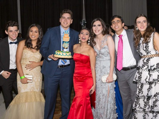 La generación 2018 de la EIS celebra su Prom   