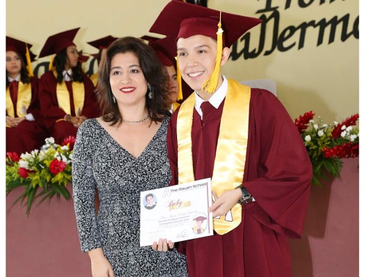 Entrega de títulos Mayan School II parte