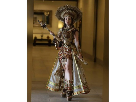 Miss Ecuador.