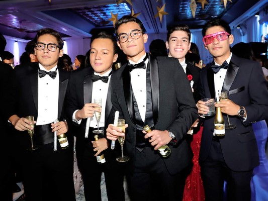 Momentos capturados por el lente de Estilo: Prom Night Academia Los Pinares 2019  