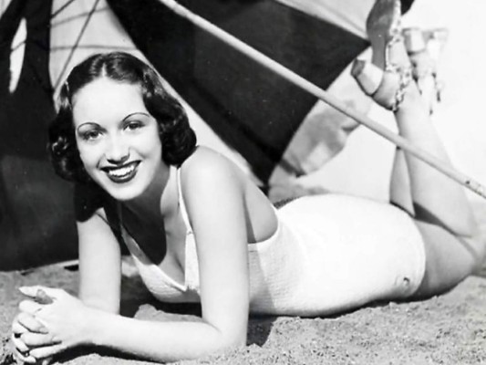 Patrice Kirkwood. Su romance con el esposo Isabel II llegó a la prensa de aquella época lo que enfureció al rey George VI, su suegro. Pat era una actriz muy recurrente en los cabarets donde interpretaba papeles algo atrevidos. Fue durante una de sus presentaciones en el London Hippodrome cuando un amigo de Felipe los presentó en su camerino. Según la crónica social de aquella época, Pat y Felipe cenaron y desayunaron juntos. Lo cual fue todo un escándalo sin embargo ellos siempre lo negaron.