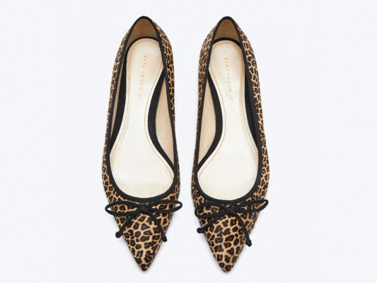 10. En puntillas. Bailarinas con estampado animal y detalle de lazo en la parte delantera by Zara