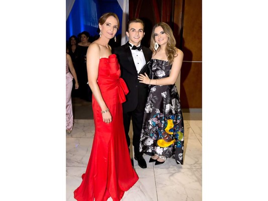 Los looks de los graduados y sus padres en la gala de Seran School  