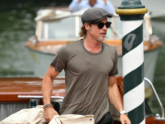 Brad Pitt acapara las miradas de la prensa internacional por su forma de vestir muy fiel a su effortless style con un look bohemio. Cabe destacar que es el protagonista del filme ‘Ad Astra’ dirigida por James Gray