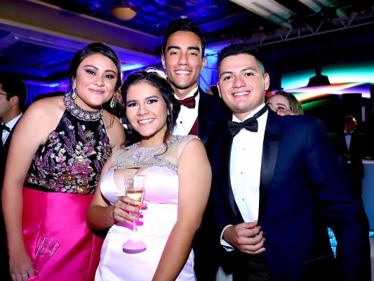 Anghel Solorzano, María Fuentes, Cristopher Baires y Josue López