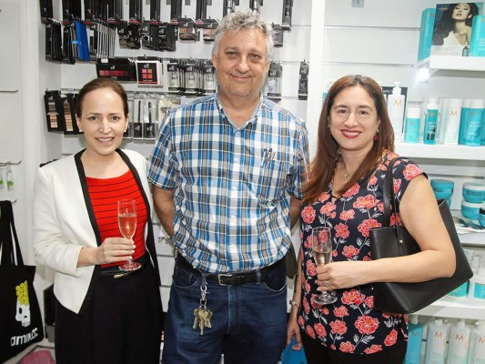 El cóctel inaugural de Sophis Beauty Supplies  