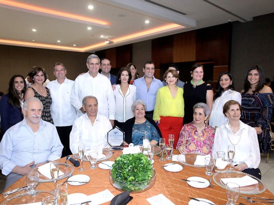 COHEP rinde homenaje a Napoleón Larach  