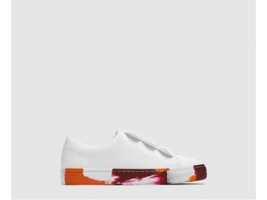 Colored sole sneakers