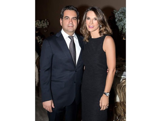 Joaquín Echeverrí y Adriana Hawit se casan por lo civil  