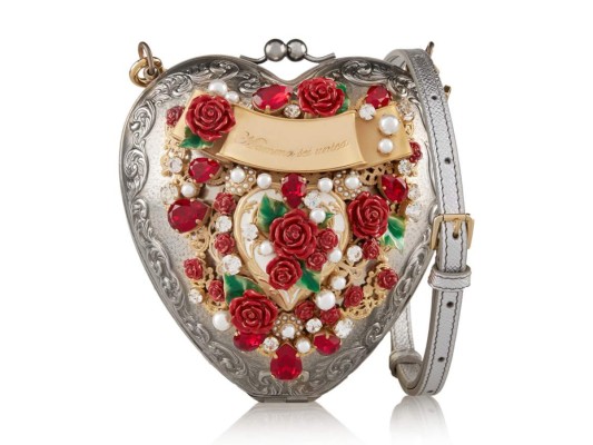 Bolso plateado en forma de corazón decorado con cristales, perlas y motivos florales by Dolce & Gabbana