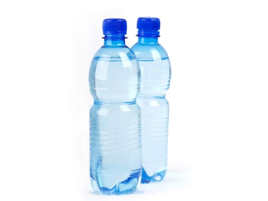 #2 Bebe suficiente agua, por lo menos ochos vasos diarios.