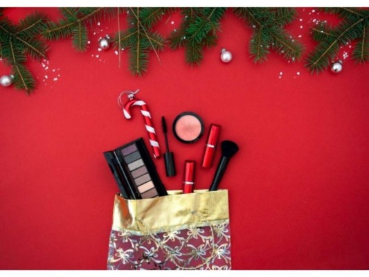 Maquillaje<br/>Labiales, sombras para ojos, highlighters, rubores... ¡tienes infinidad de opciones!