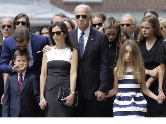 La viuda de Beau Biden ahora es pareja de su cuñado