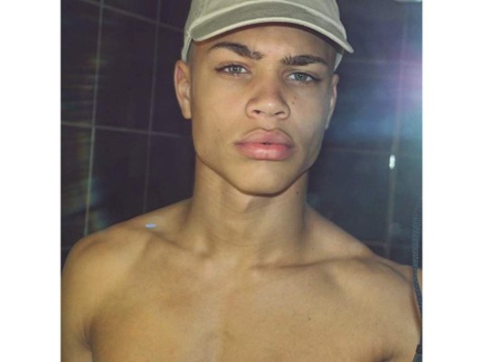 Tiempo después Zara Larsson acusó a James Charles de hostigar a su novio Brian Whittaker por todo tipo de redes sociales. La molesta novia afirmó en Twitter “Debería estar molesta viendo estos mensajes que James le envía a mi novio sabiendo que está conmigo, sin embargo sólo me da risa ya que sabe muy bien que es hetero”