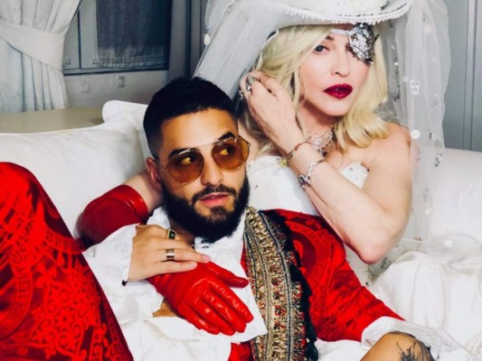 Madonna y Maluma<br/>Y para terminar con este listado de inesperadas colaboraciones te traemos un dúo que nos dejó atónitos a todos, este fue Medellin sencillo interpretado por la Reina del Pop Madonna y el guapísimo artista urbano Maluma, que gran sorpresa nos dieron ¿no?<br/>