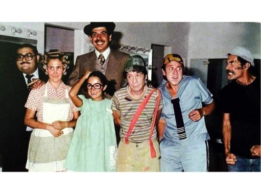 Desde el primer capítulo se pudo escuchar la tonada del intro de la serie, que convertiría a Gómez Bolaños en una persona famosa en todo el mundo por la historia de 'El Chavo' y los demás integrantes de la vecindad, como 'Quico', 'La Chilindrina', 'Don Ramón', 'Doña Florinda', 'La Bruja del 71' o 'Jaimito, el cartero'