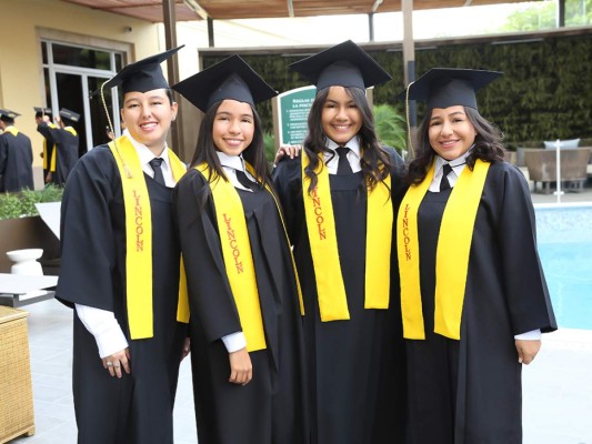 Firma de acta de Lincoln School generación 2017