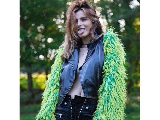 Bella Thorne sube fotos topless a favor del feminismo