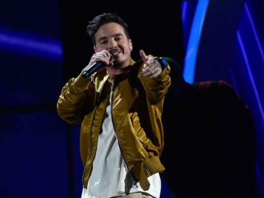 J Balvin fue atacado por una vaca