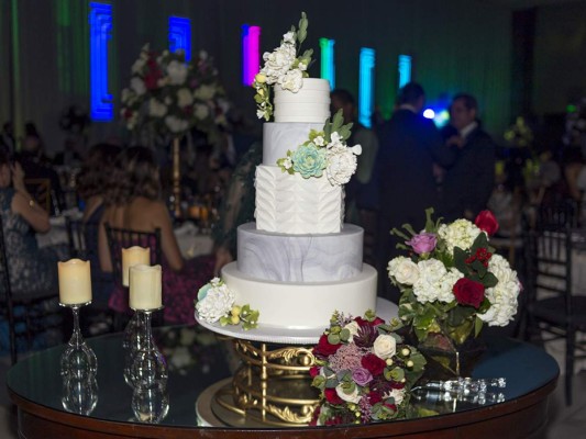 Elegante recepción por los novios Carlos Kattán y Rozeana Fonseca