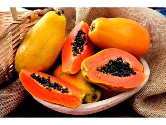 Papaya<br/>Ofrece propiedades digestivas beneficiosas.<br/>