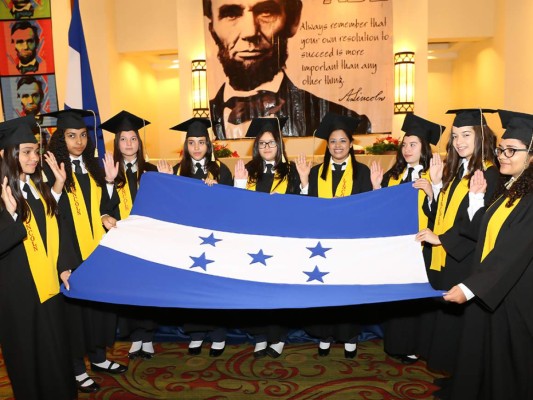 Firma de acta de Lincoln School generación 2017