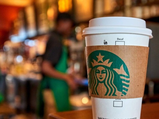 Lluvia de pétalos para agradecer a los médicos, Starbucks abrirá sus locales en Estados Unidos y más