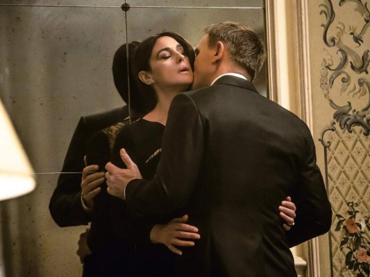 Una escena de Spectre, que estrena mundialmente el 5 de noviembre, y en la que aparece la sexy italiana Monica Bellucci