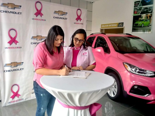 FUNHOCAM y Chevrolet luchan por el cáncer de mama con “Un Mensaje Rosa”