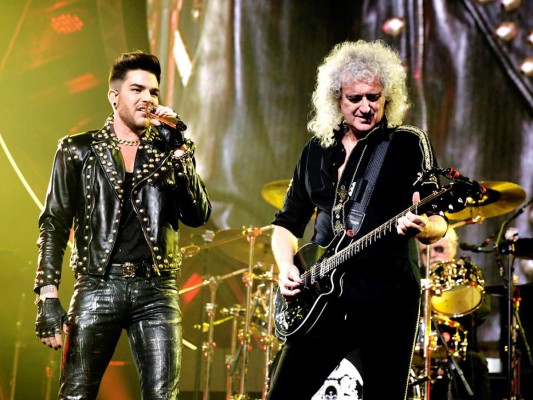 (GERMANY OUT) Queen + Adam Lambert (Britische Rock-Band)'European'-Tour 2015Adam Mitchel Lambert (* 29. Januar 1982 in Indianapolis, Indiana, Amerikanischer SÃ¤nger) , Brian Harold May, CBE (* 19. Juli 1947 in Hampton, Britischer Gitarrist, Komponist, SÃ¤nger) und Roger Meddows-Taylor (* 26. Juli 1949 in Dersingham, Norfolk, GroÃbritannien, Britischer Schlagzeuger) Lanxess-Arena KÃ¶ln (Photo by Brill/ullstein bild via Getty Images)