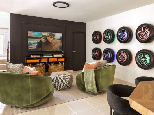 La casa estará disponible para tres reservas individuales que constan de una noche cada una, para un máximo de dos personas.