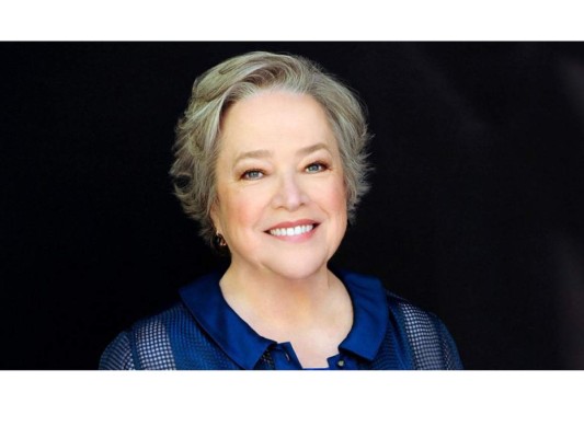 Kathy Bates<br/>La sobreviviente de cáncer de ovaris en 2003, la galardonada actriz Kathy Bates fue diagnosticada con cáncer de mama en estadio 2 en 2012. Se siente una ganadora después de vencer ambos.<br/>