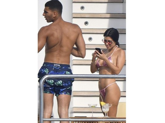 Kourtney Kardashian aparece en Cannes con su nuevo chico