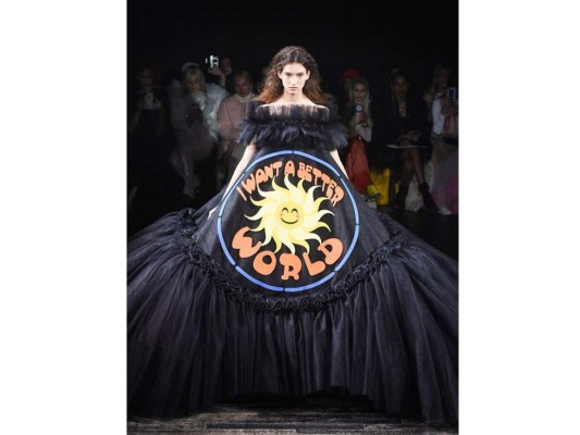 Viktor y Rolf presenta colección llena de divertidos mensajes