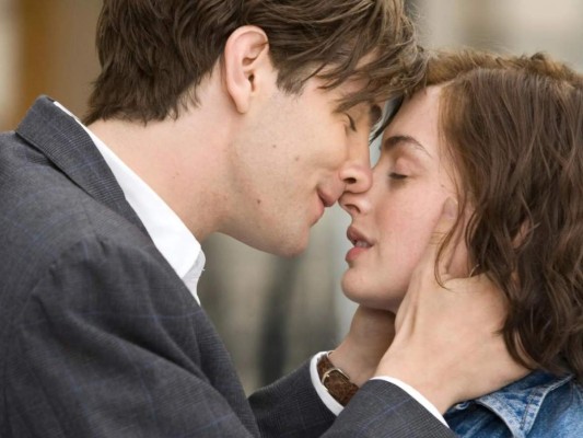 Siempre el mismo día.<br/> ¿Quién aún llora con esta peli? One day es un filme de romance que salió en 2011; trata del amor que surge de una amistad entre Emma y Dexter, que al pasar el tiempo siempre se juntan en la misma fecha todos los años. <br/>